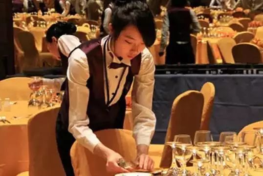 餐飲服務(wù)中的70個小細(xì)節(jié) 出色的服務(wù)員都這樣做